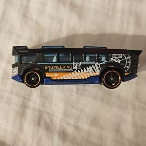 2013 Hot Wheels High School Engineering Bus HW Design Lab 1:64 Diecast Toy Car